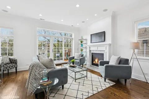 $799,900 | 3737 North Clifton Avenue, Unit 3, Chicago, IL 60613