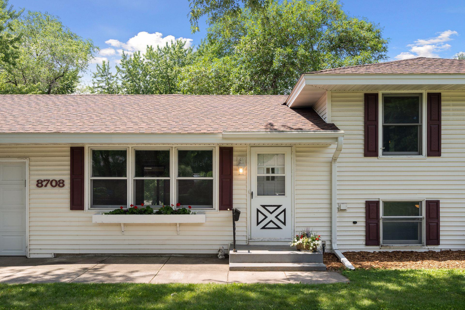 8708 Poplar Bridge Road Bloomington, MN 55437 - Photo 4 of 40 Gallery Image 4