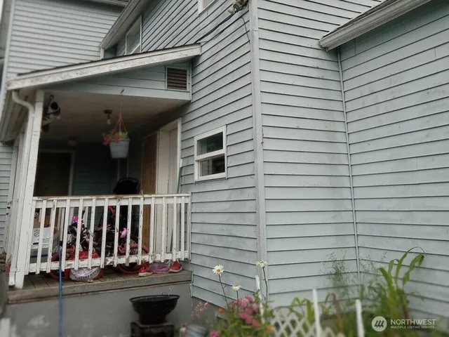 a view of a patio in back of house