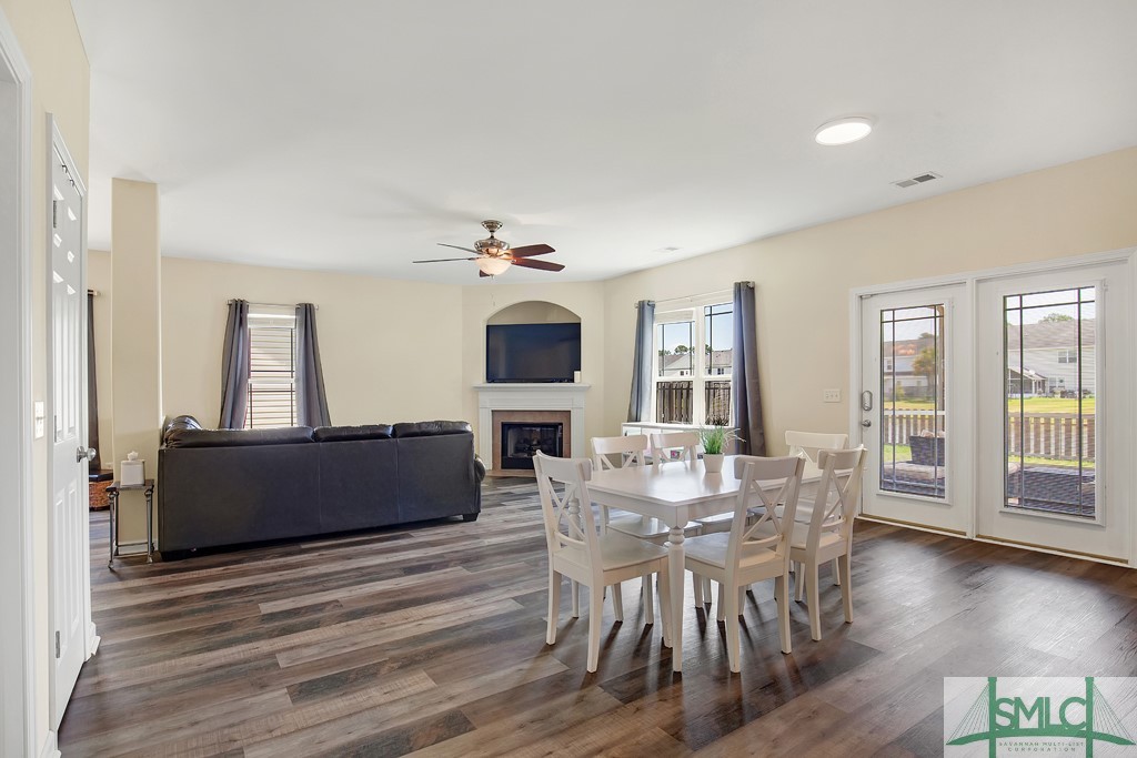 118 Lake House Road Pooler, GA 31322 - Photo 13 of 49 Eating area in the kitchen open to the den