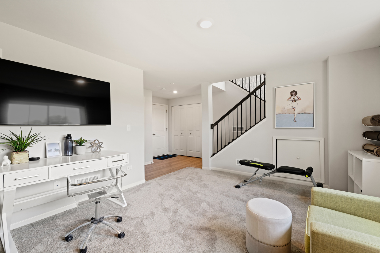 547 Wolverine Drive Aurora, IL 60502 - Photo 18 of 30 a living room with furniture and a flat screen tv