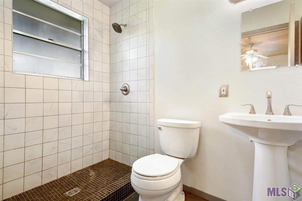 9364 Rainford Road Baton Rouge, LA 70810 - Photo 6 of 13 Master Bath
