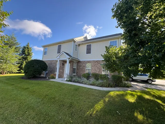 $2,500 | 1401 Millbrook Drive, Algonquin, IL 60102