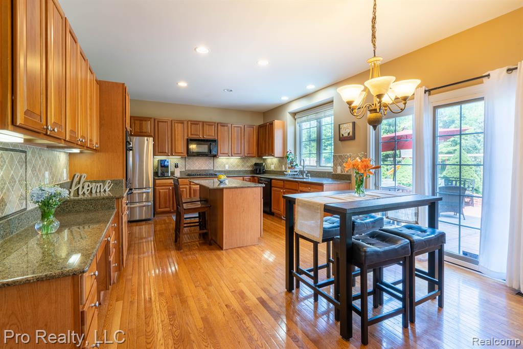607 Bliss Drive Rochester Hills, MI 48307 - Photo 7 of 40