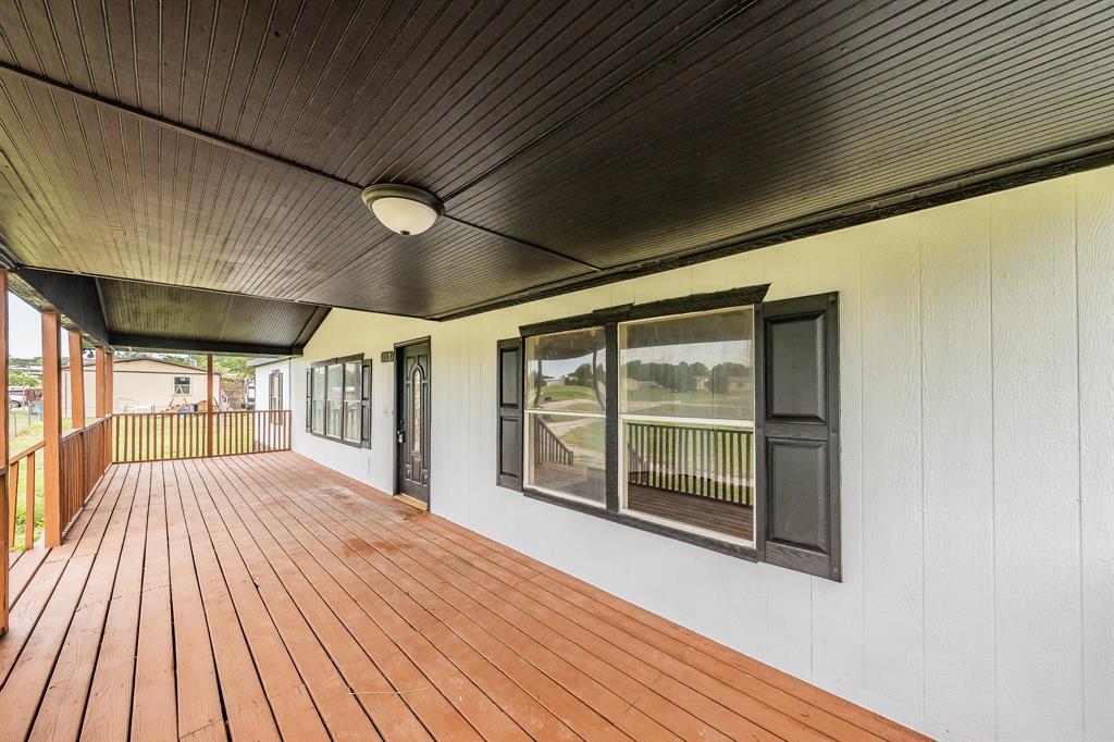 153 Clay Court Springtown, TX 76082 - Photo 6 of 38