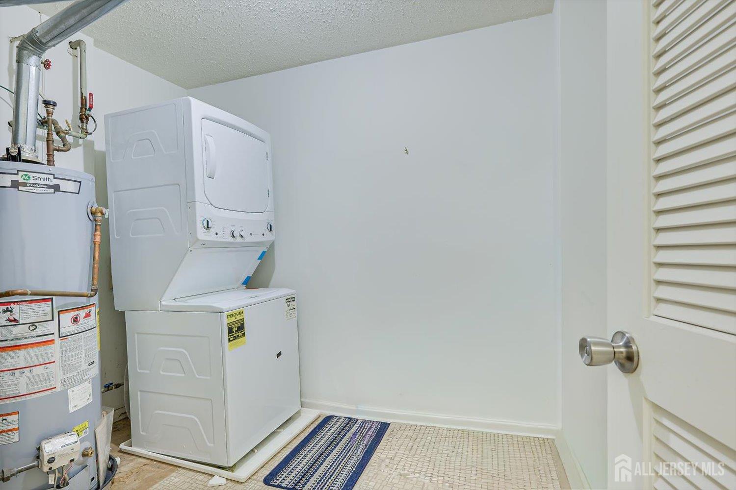 27 Edinburgh Court Edison, NJ 08820 - Photo 14 of 15 a view of bathroom