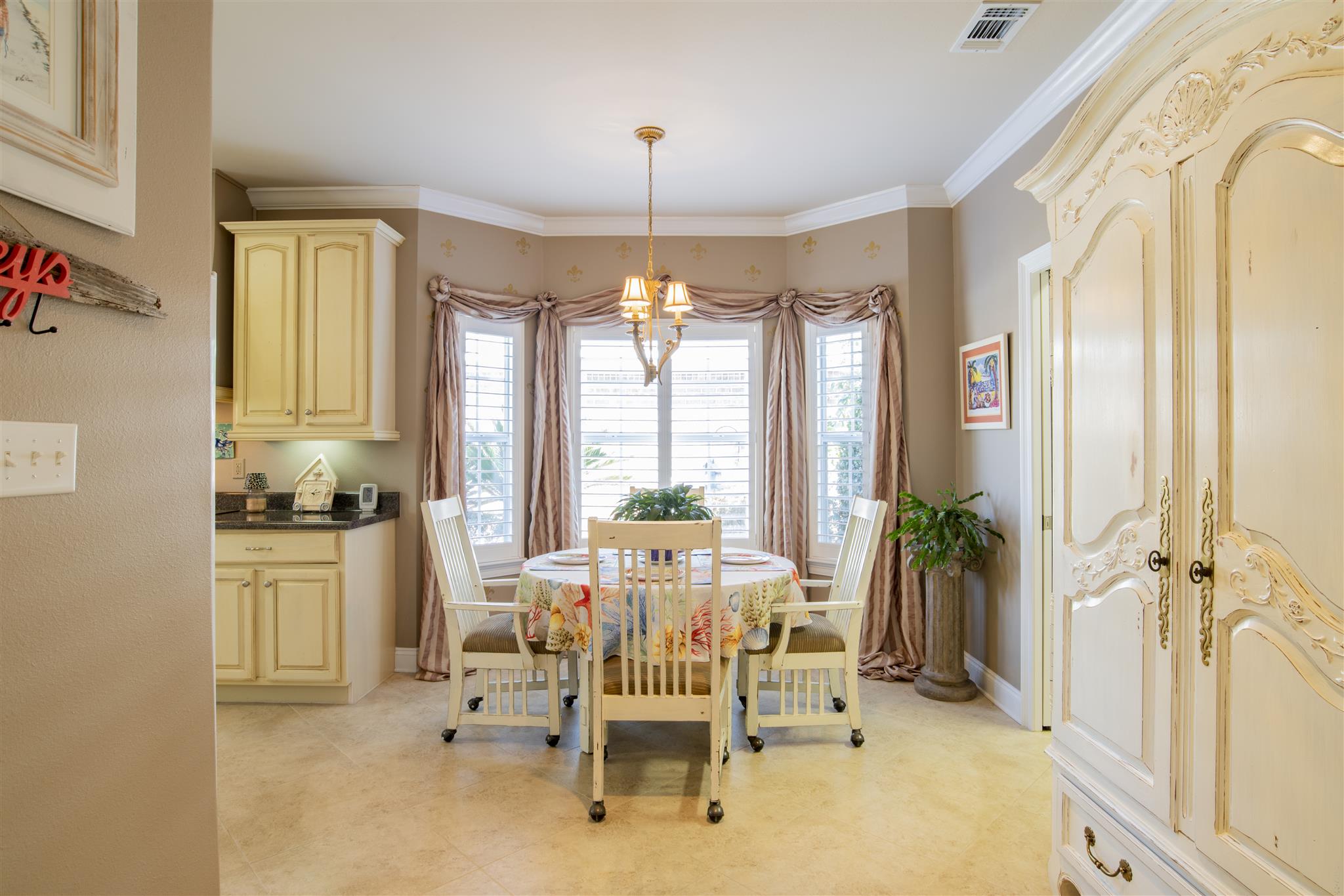 305 Savannah Circle Foley, AL 36535 - Photo 11 of 29 Breakfast Area