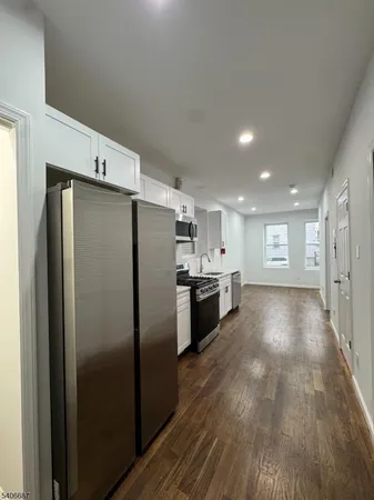 $2,150 | 196 Malvern Street, Unit 2, Newark, NJ 07105