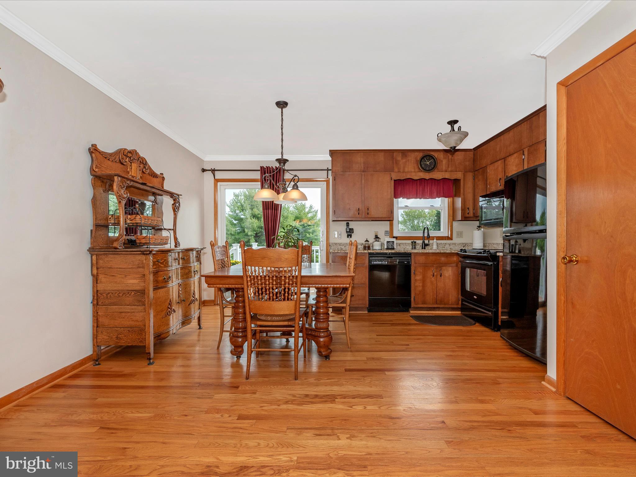 10234 Allview Drive Frederick, MD 21701 - Photo 14 of 52 Dining Room to Kitchen