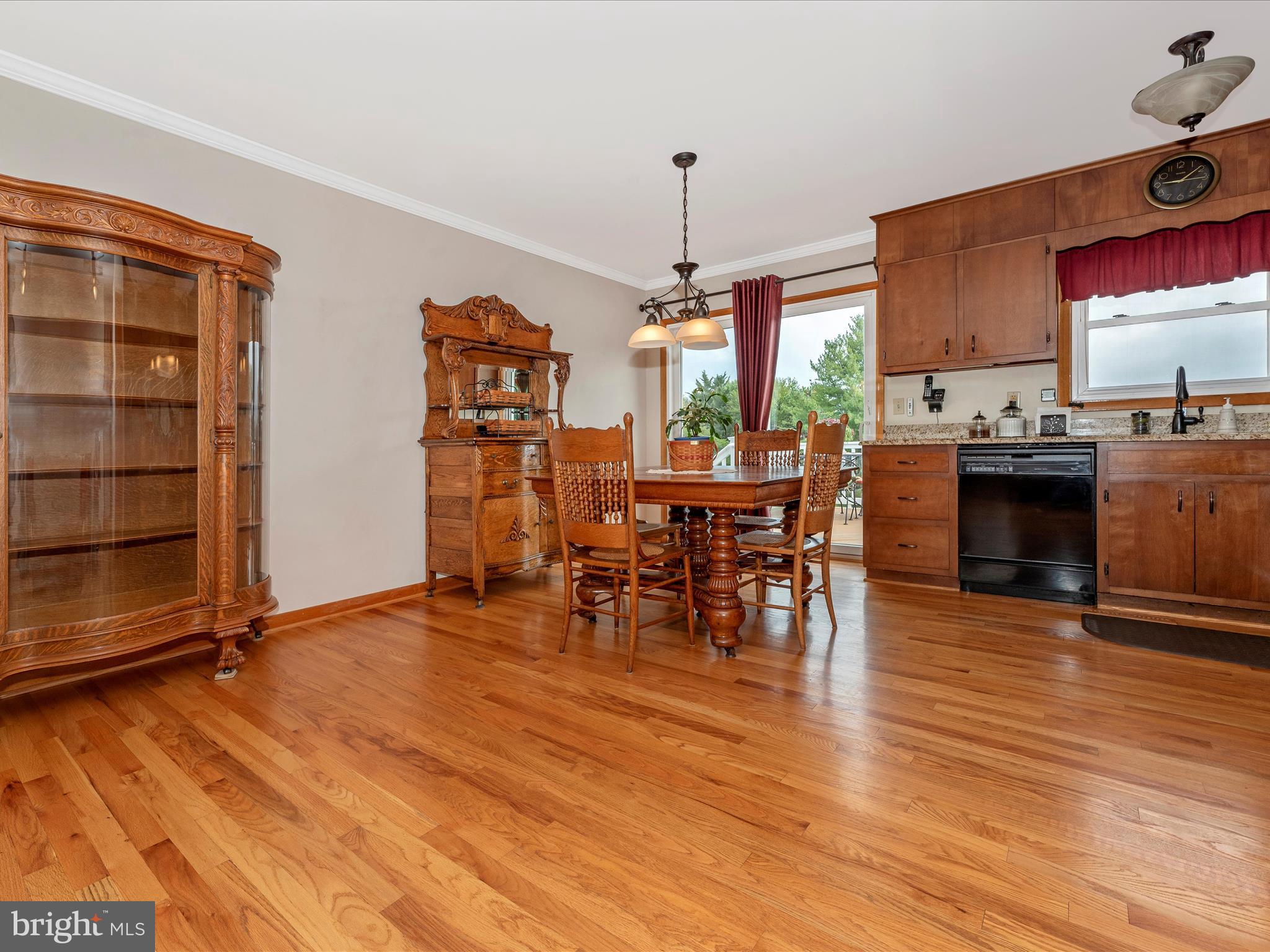 10234 Allview Drive Frederick, MD 21701 - Photo 15 of 52 Dining Room to Kitchen