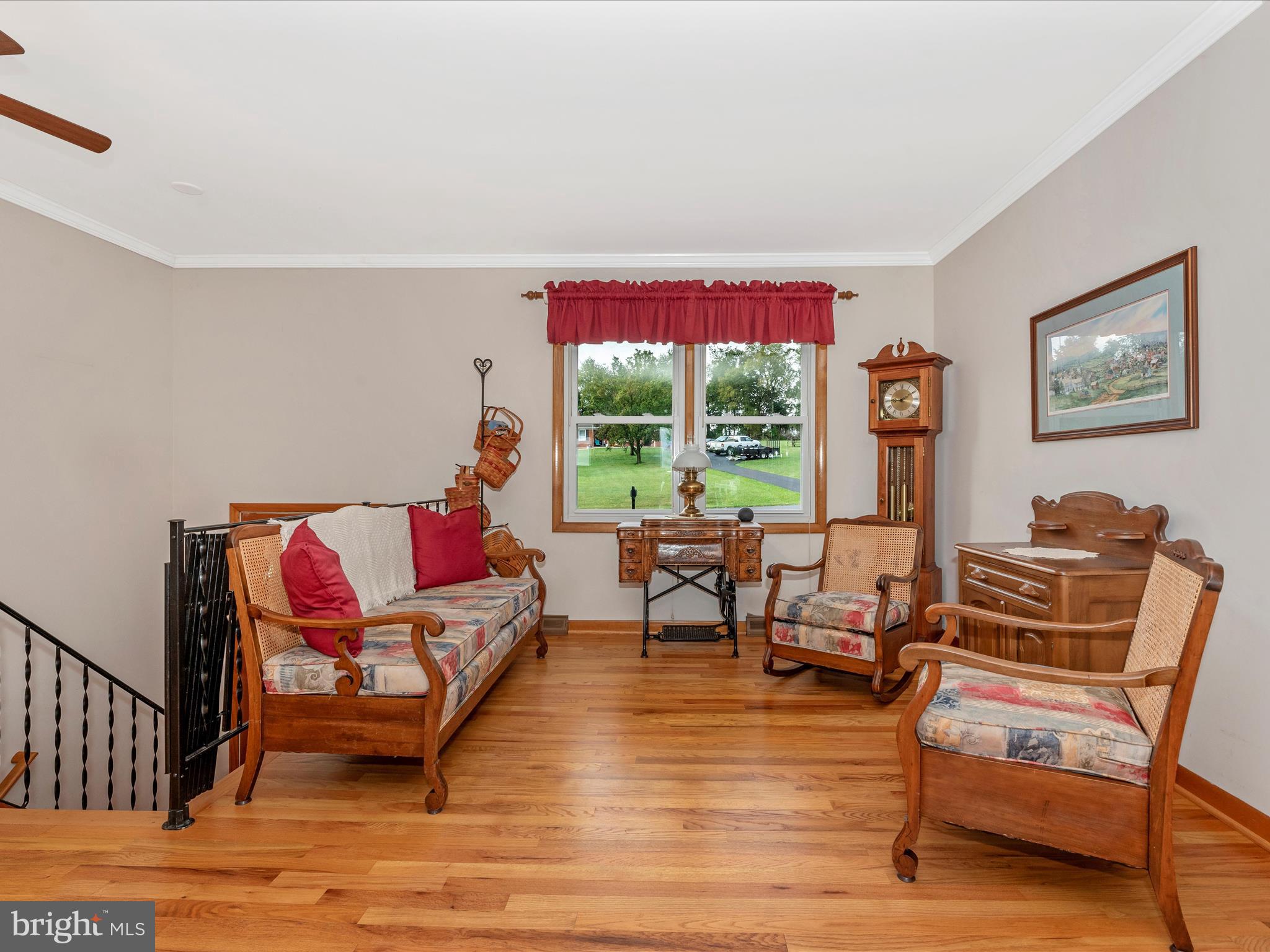 10234 Allview Drive Frederick, MD 21701 - Photo 6 of 52 Living Room
