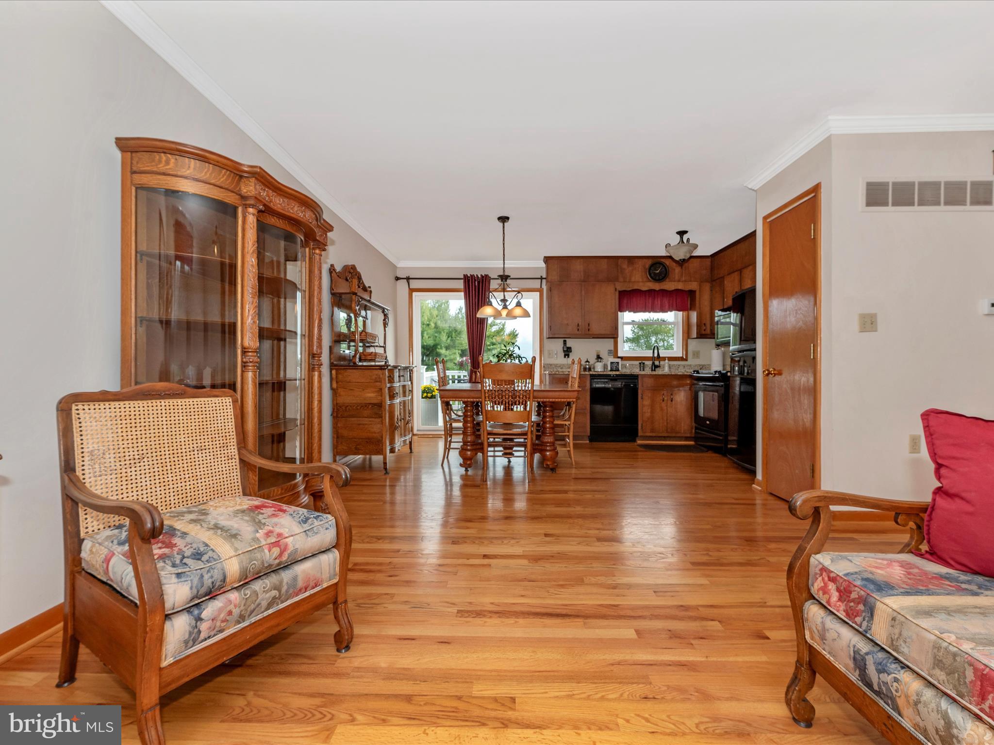 10234 Allview Drive Frederick, MD 21701 - Photo 8 of 52 Living Room