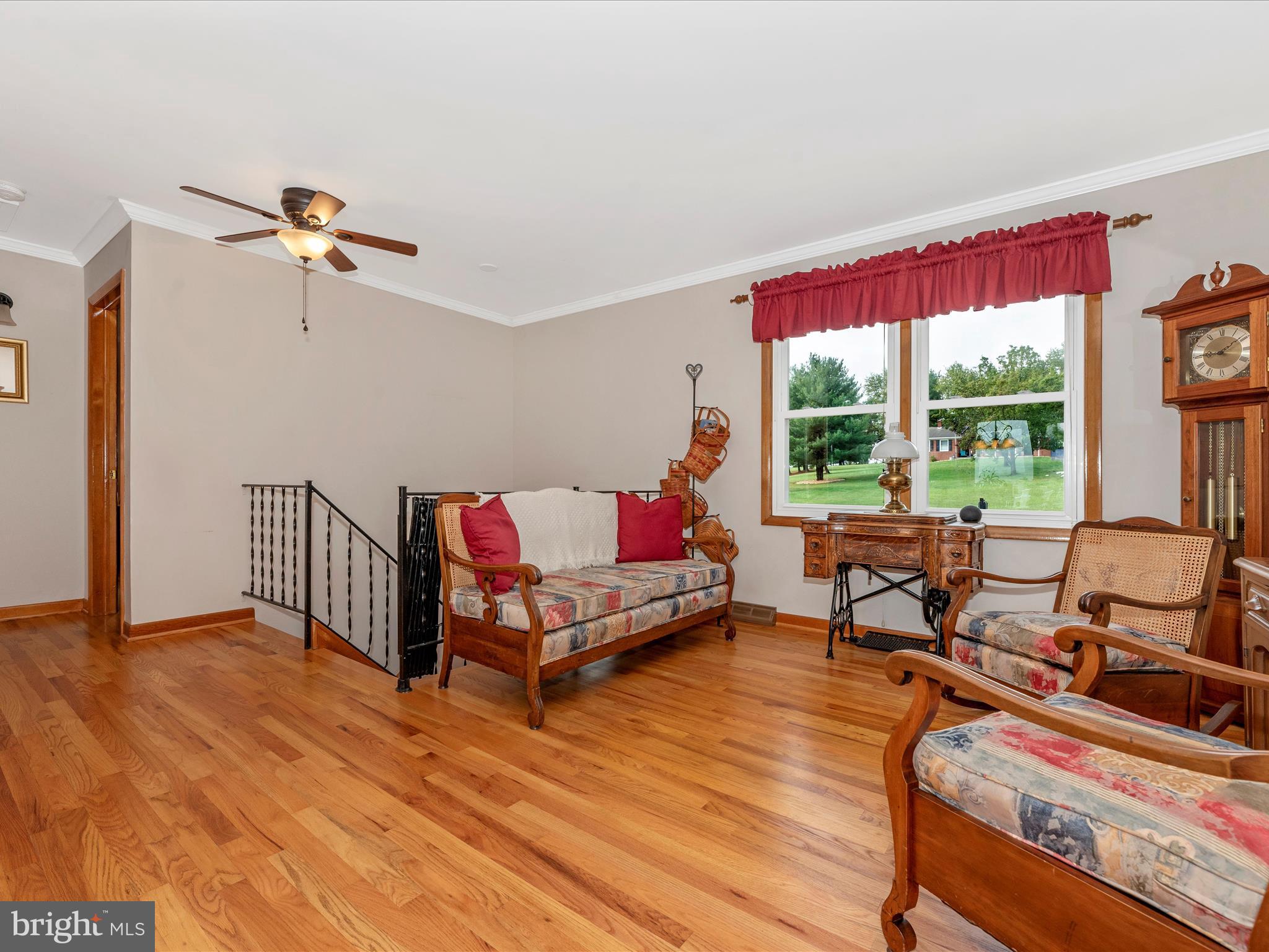 10234 Allview Drive Frederick, MD 21701 - Photo 10 of 52 Living Room