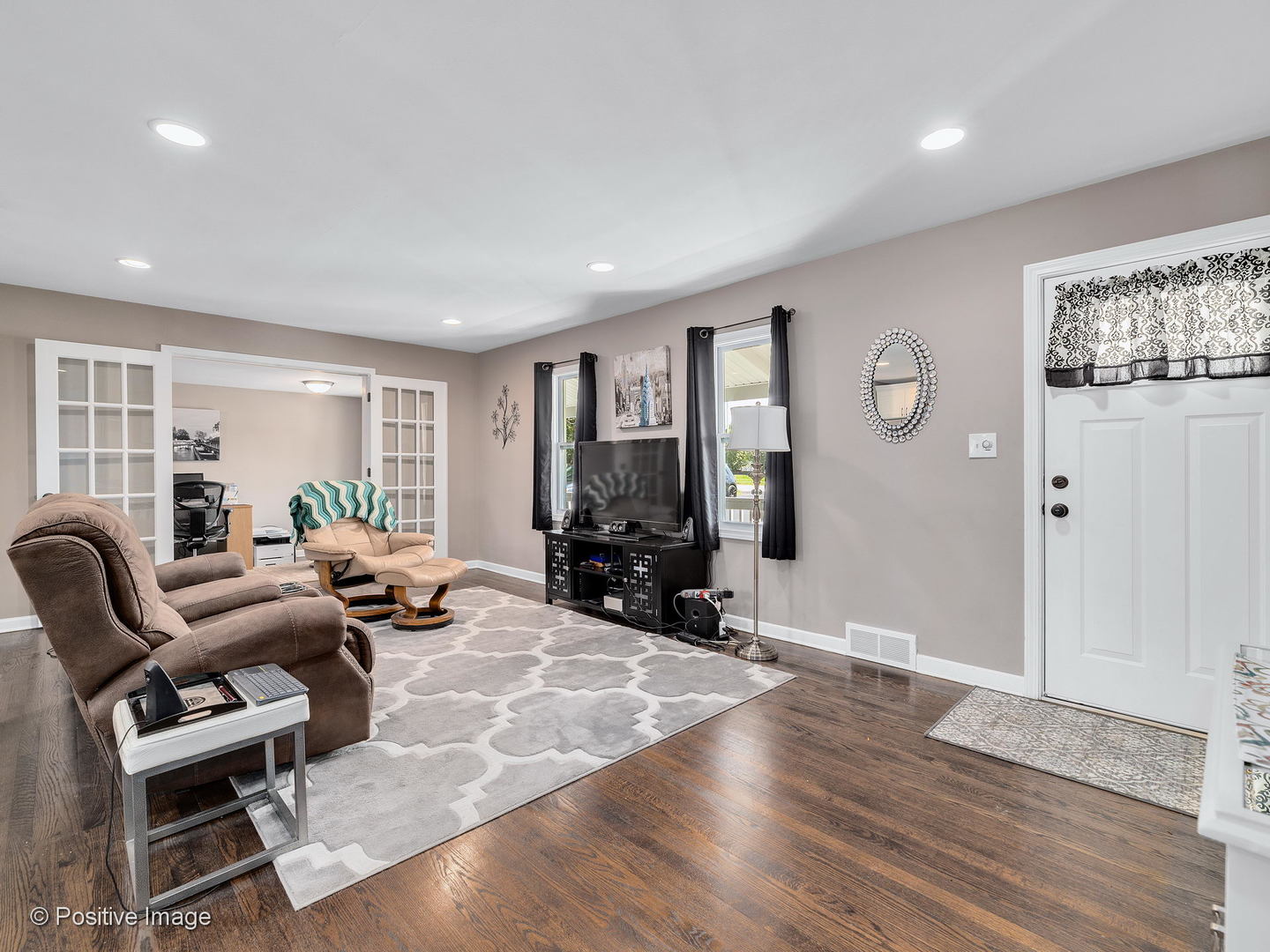 10 74th Street Darien, IL 60561 - Photo 3 of 22