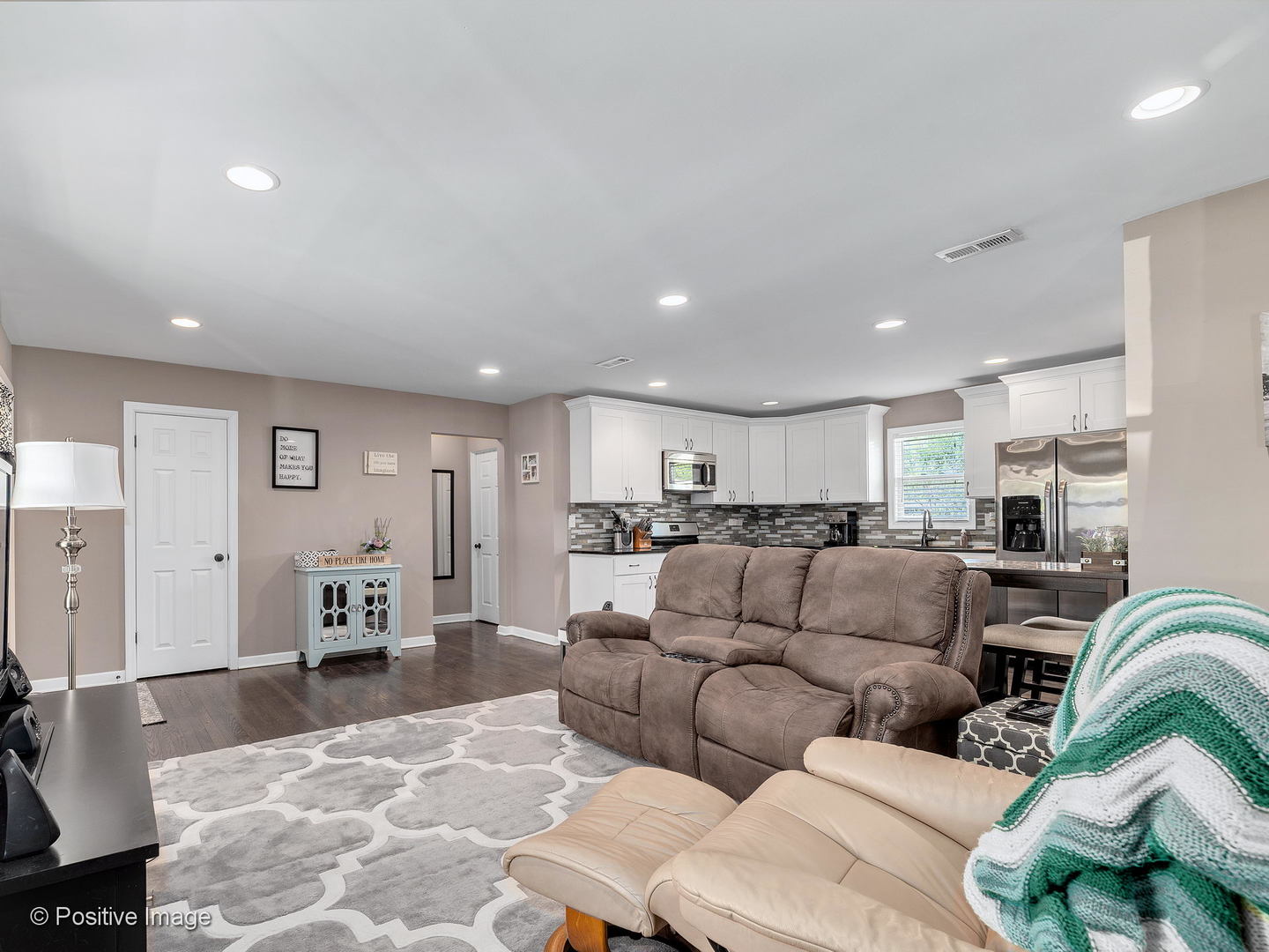 10 74th Street Darien, IL 60561 - Photo 6 of 22