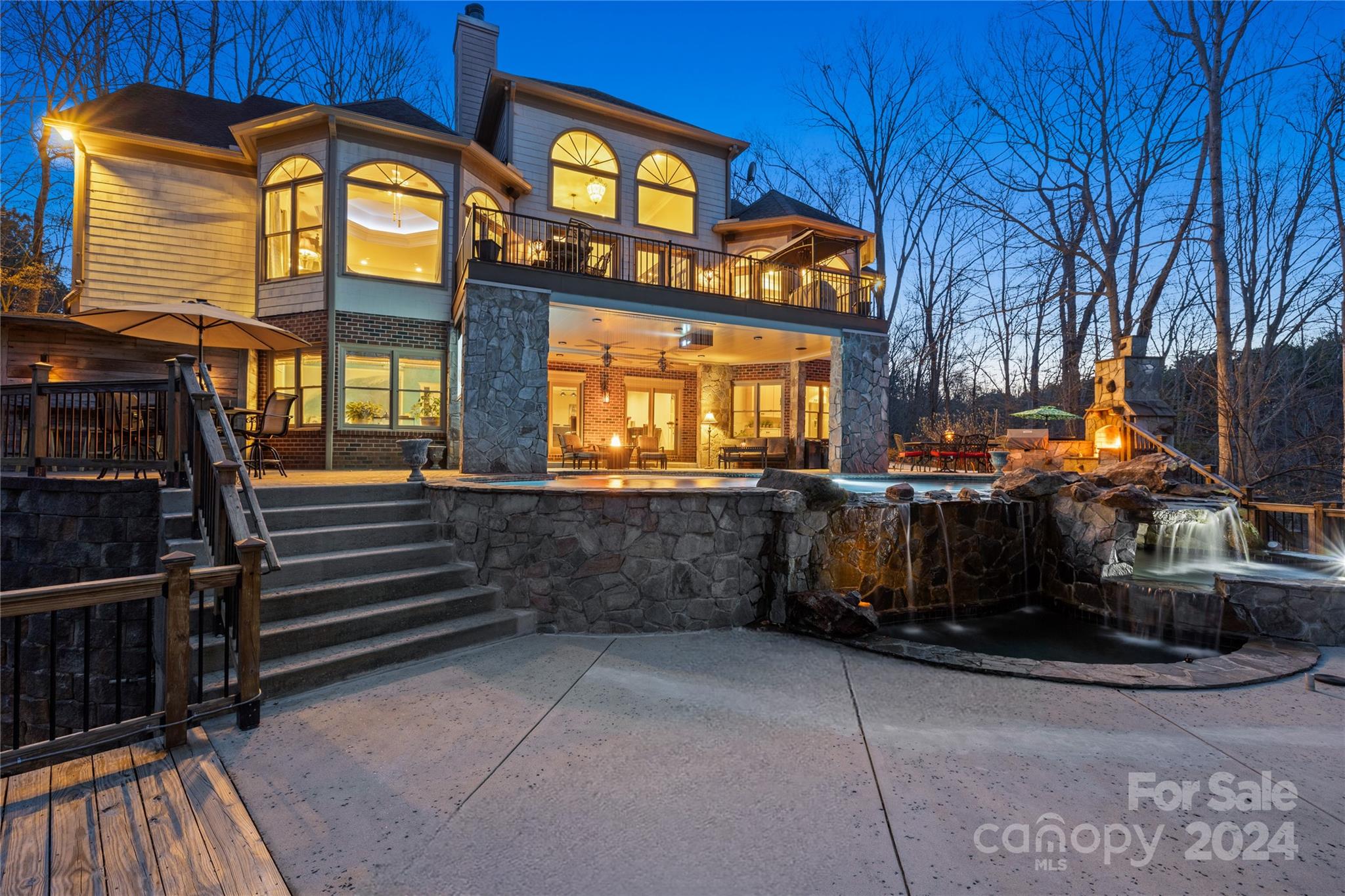 1090 North Saunders Dr  