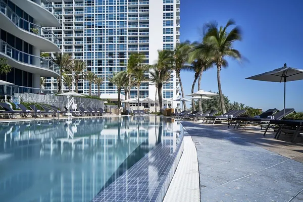 $6,650 | 6801 Collins Avenue, Unit LPH05, Miami Beach, FL 33141