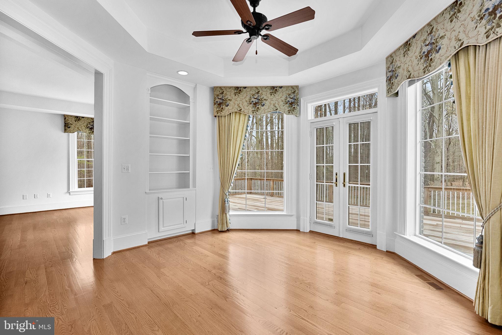 11913 Chapel Road Clifton, VA 20124 - Photo 64 of 124 Primary sitting room with deck access