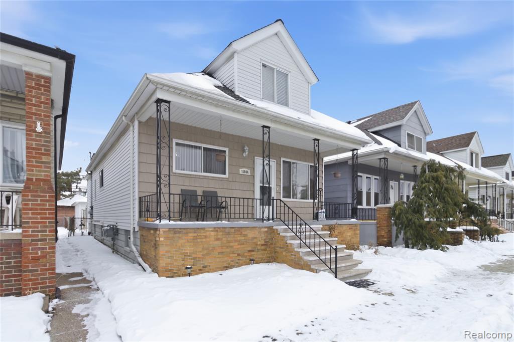 11644 Charest Street Hamtramck, MI 48212 - Photo 3 of 32