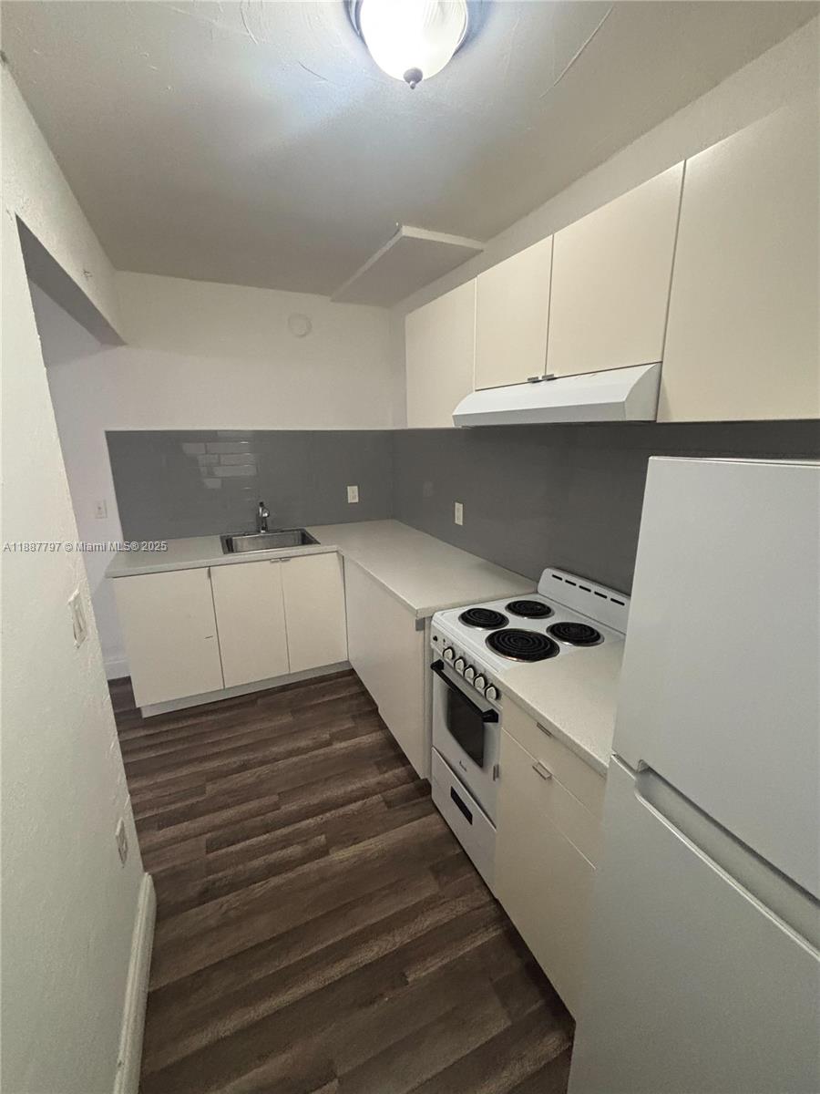 542 Northwest 8th Street, Unit 3 Miami, FL 33136 - Photo 2 of 9