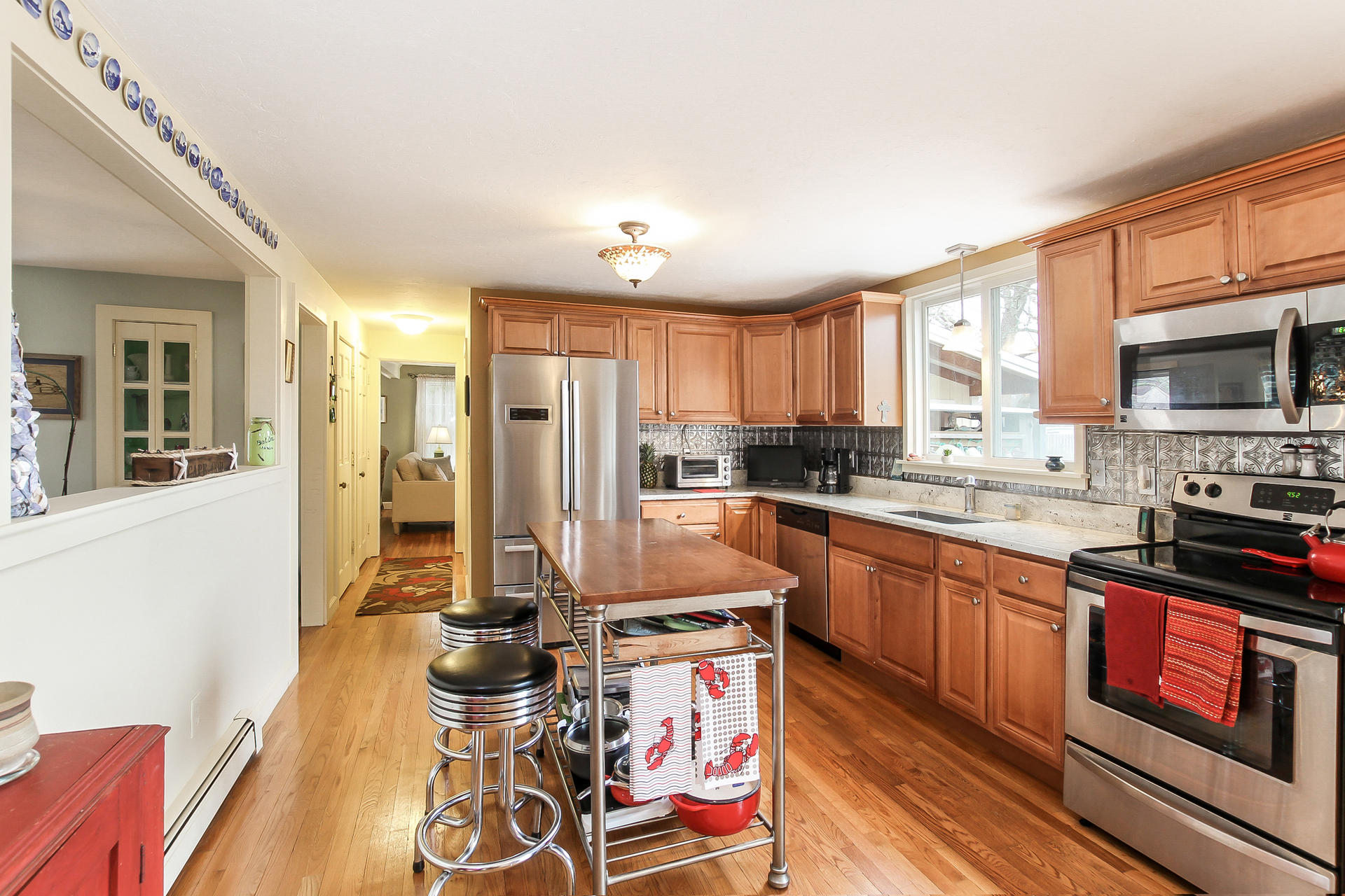 8 Piccadilly Road Sandwich, MA 02563 - Photo 10 of 31 011-photo-kitchen-6737030