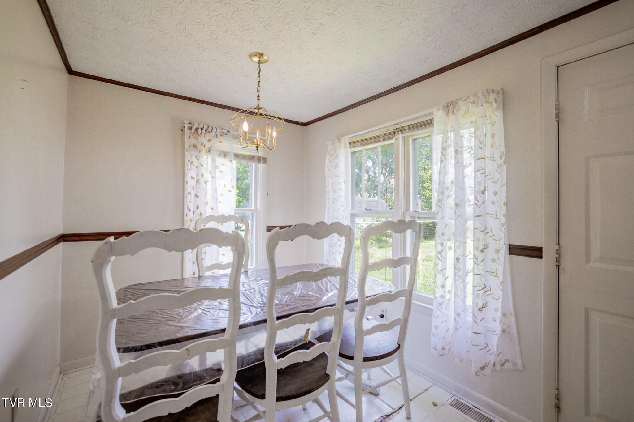 2424 Overlook Road Kingsport, TN 37664 - Photo 9 of 32 1R9A0743-HDR