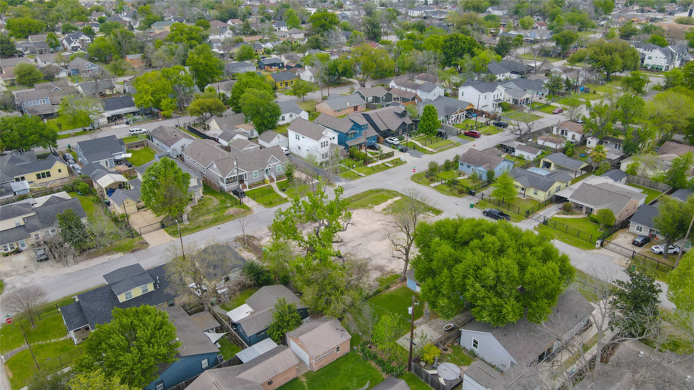 4819 Cetti Street Houston, TX 77009 - Photo 13 of 28 an aerial view of residential houses with outdoor space