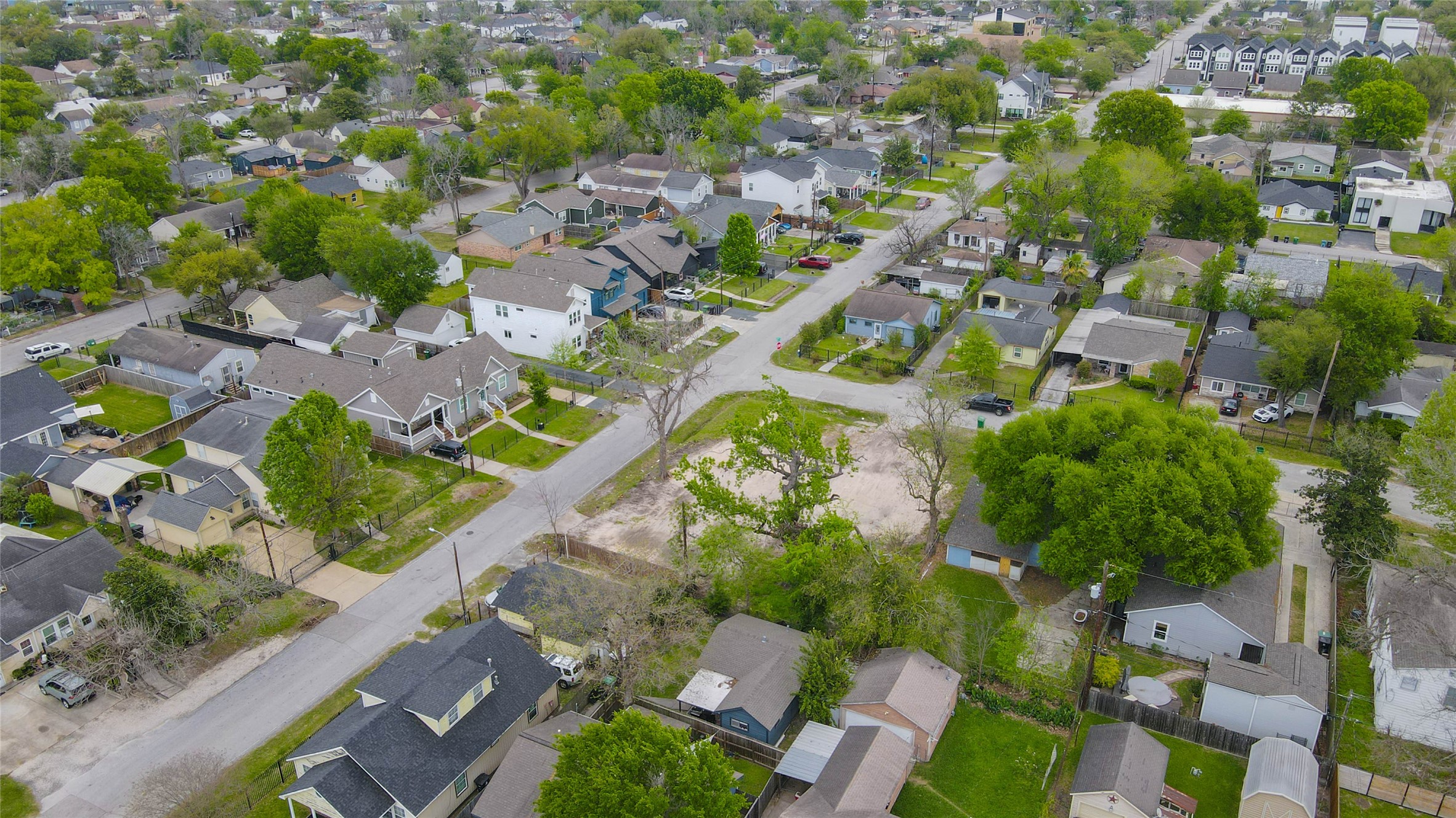 4819 Cetti Street Houston, TX 77009 - Photo 14 of 28 an aerial view of multiple house