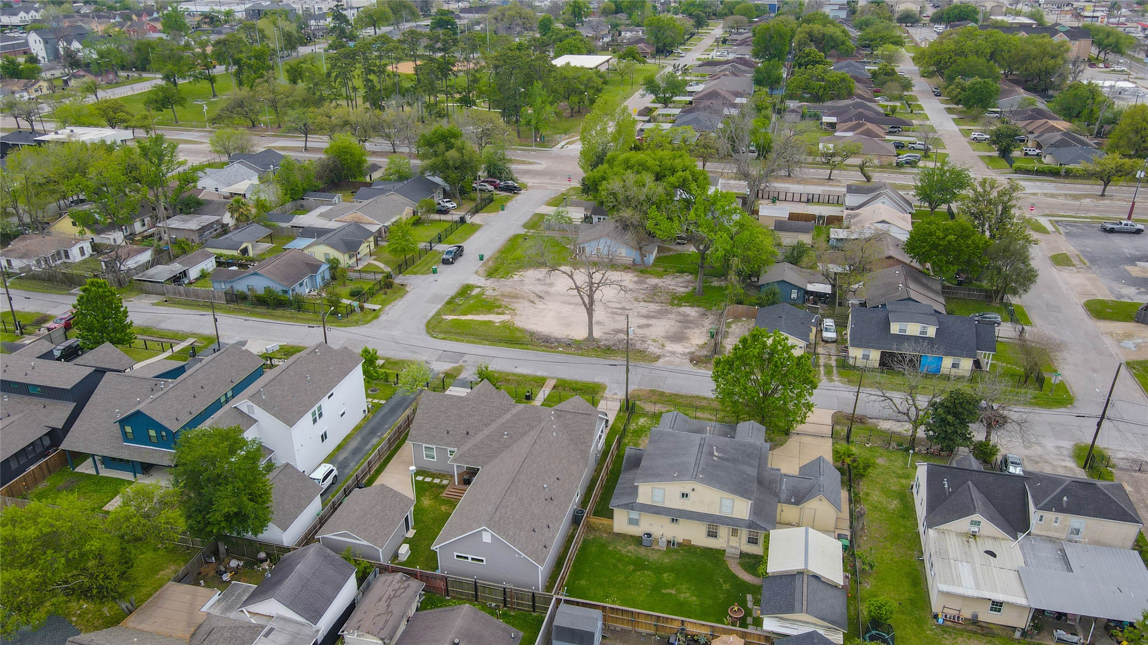4819 Cetti Street Houston, TX 77009 - Photo 17 of 28 an aerial view of residential houses with outdoor space