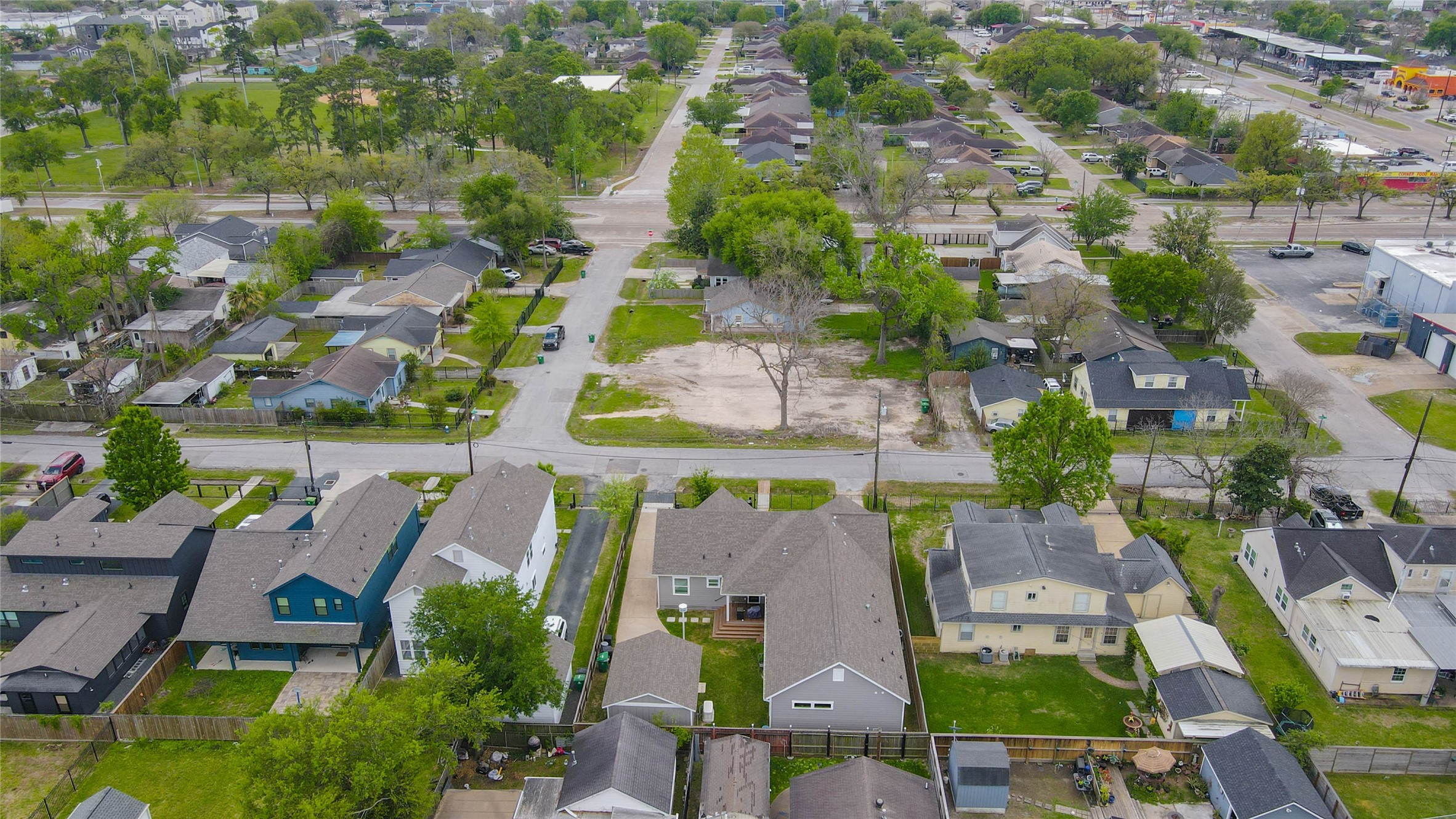 4819 Cetti Street Houston, TX 77009 - Photo 18 of 28 an aerial view of residential houses with outdoor space