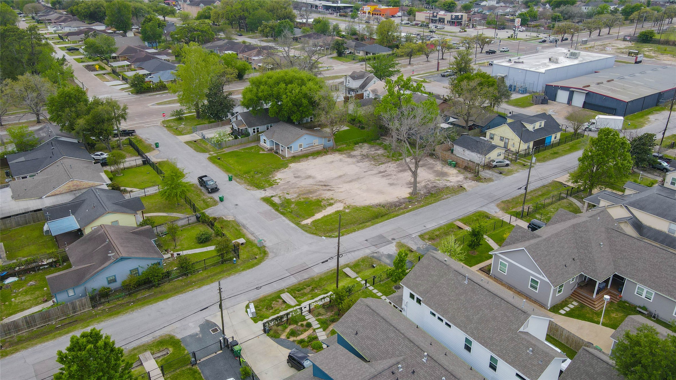 4819 Cetti Street Houston, TX 77009 - Photo 20 of 28 an aerial view of residential houses with outdoor space