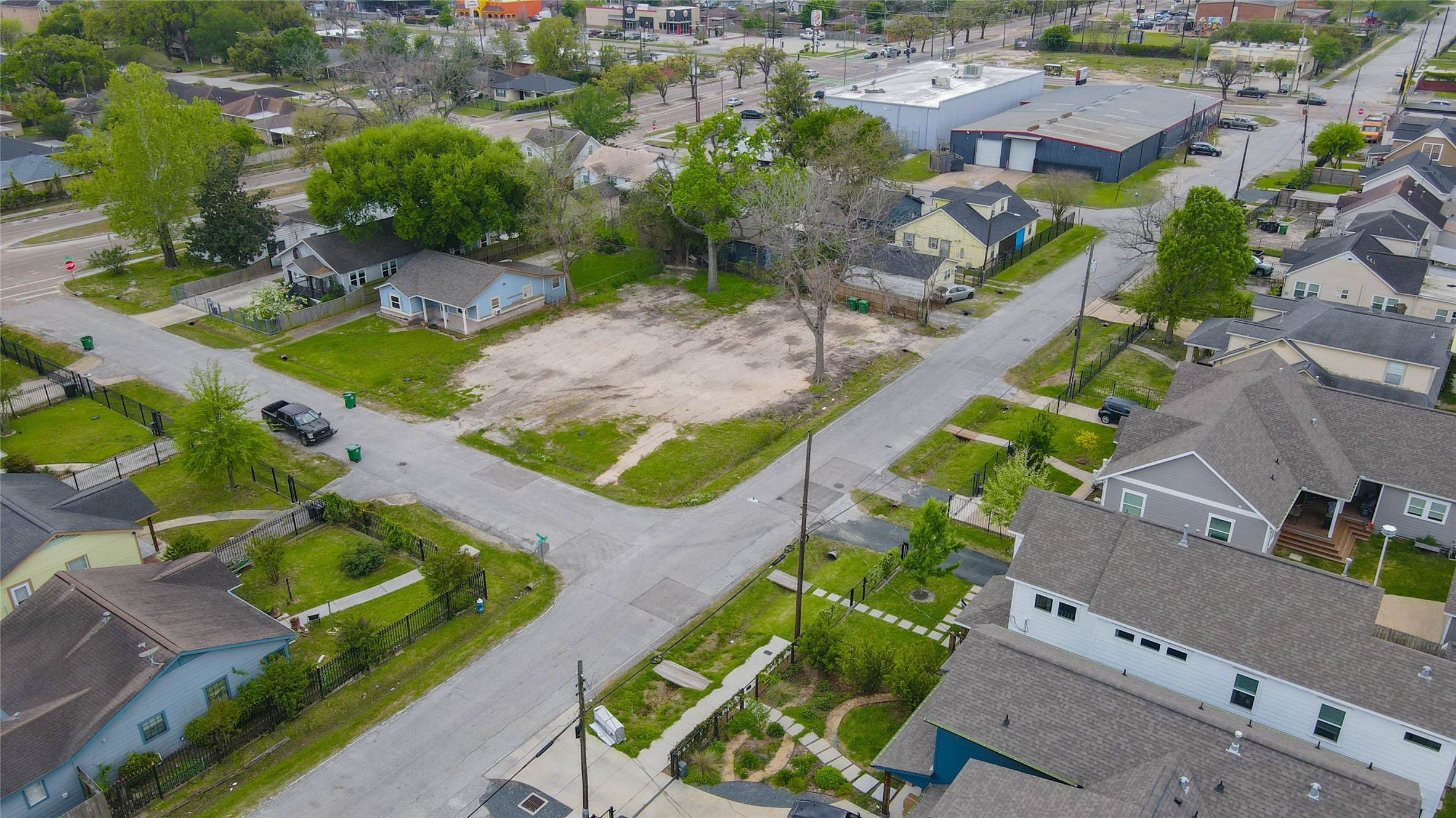 4819 Cetti Street Houston, TX 77009 - Photo 21 of 28 an aerial view of garden with swimming pool