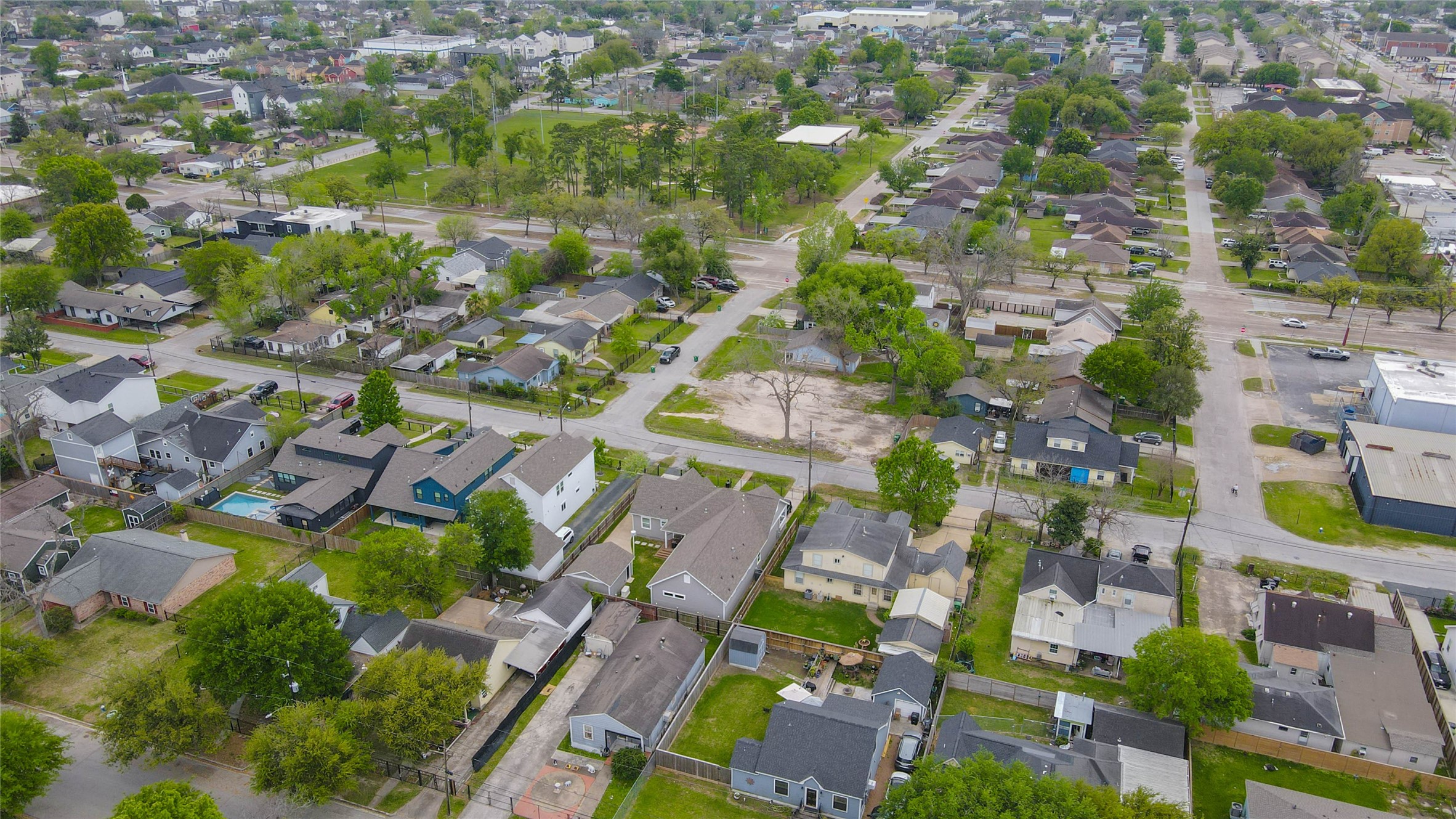 4819 Cetti Street Houston, TX 77009 - Photo 28 of 28 an aerial view of residential houses with outdoor space