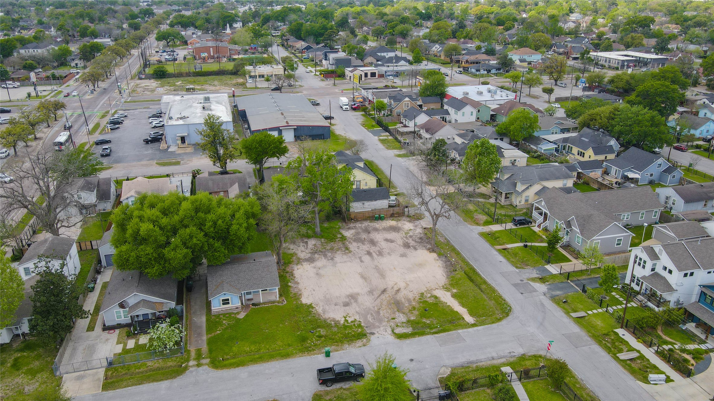 4819 Cetti Street Houston, TX 77009 - Photo 7 of 28 an aerial view of residential houses with outdoor space