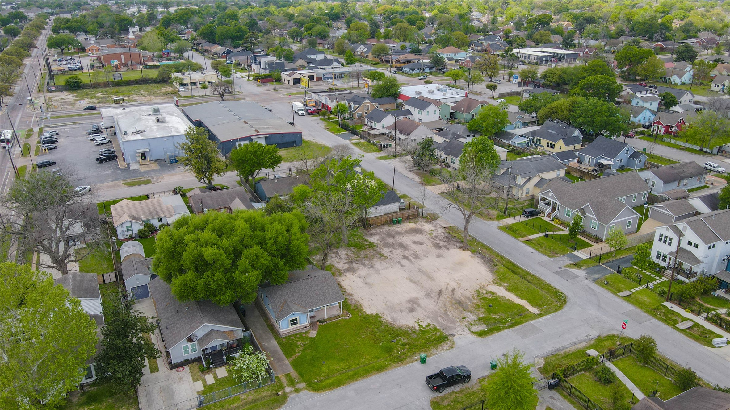 4819 Cetti Street Houston, TX 77009 - Photo 9 of 28 an aerial view of residential houses with outdoor space