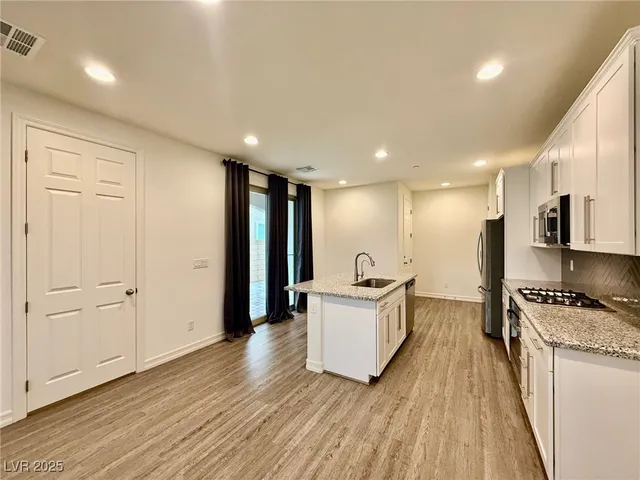 $2,100 | 60 Kimberlite Drive, Henderson, NV 89011