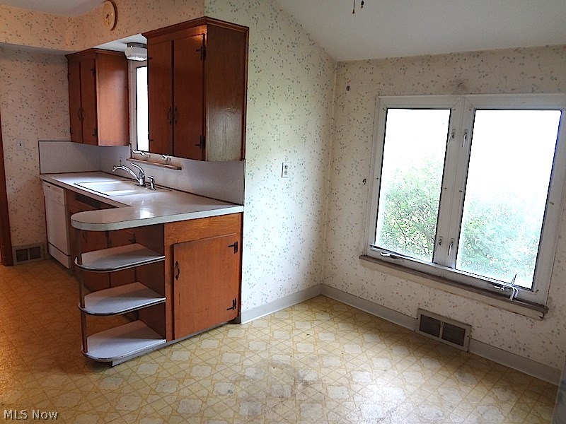 13015 Hathaway Road Garfield Heights, OH 44125 - Photo 14 of 20