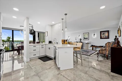 $585,000 | 120 Lakeshore Drive, Unit 436, North Palm Beach, FL 33408