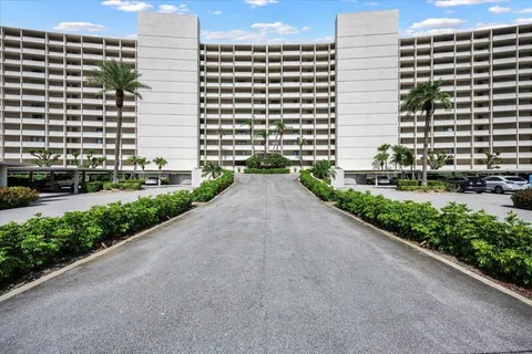 $585,000 | 120 Lakeshore Drive, Unit 436, North Palm Beach, FL 33408
