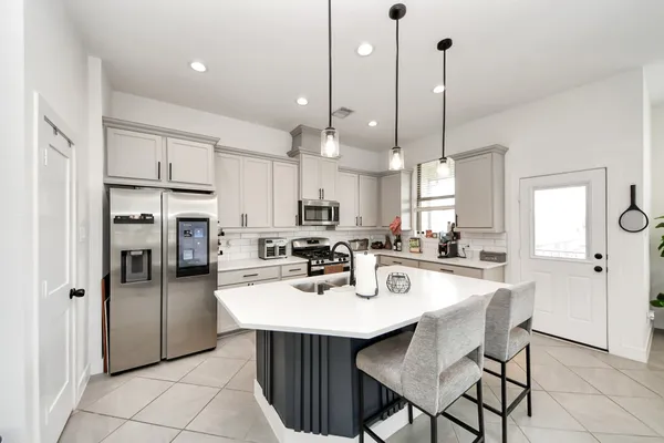 $2,600 | 4942 Carranza Court, Manvel, TX 77583