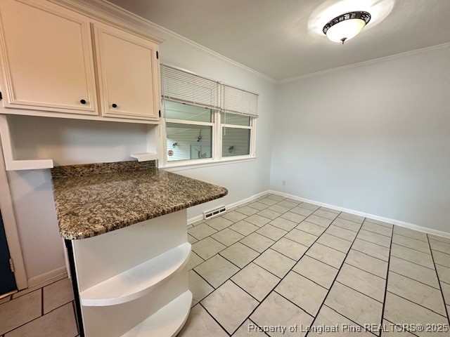 5329 Hampton Road Fayetteville, NC 28311 - Photo 9 of 39 Peninsula Island / Dining Area