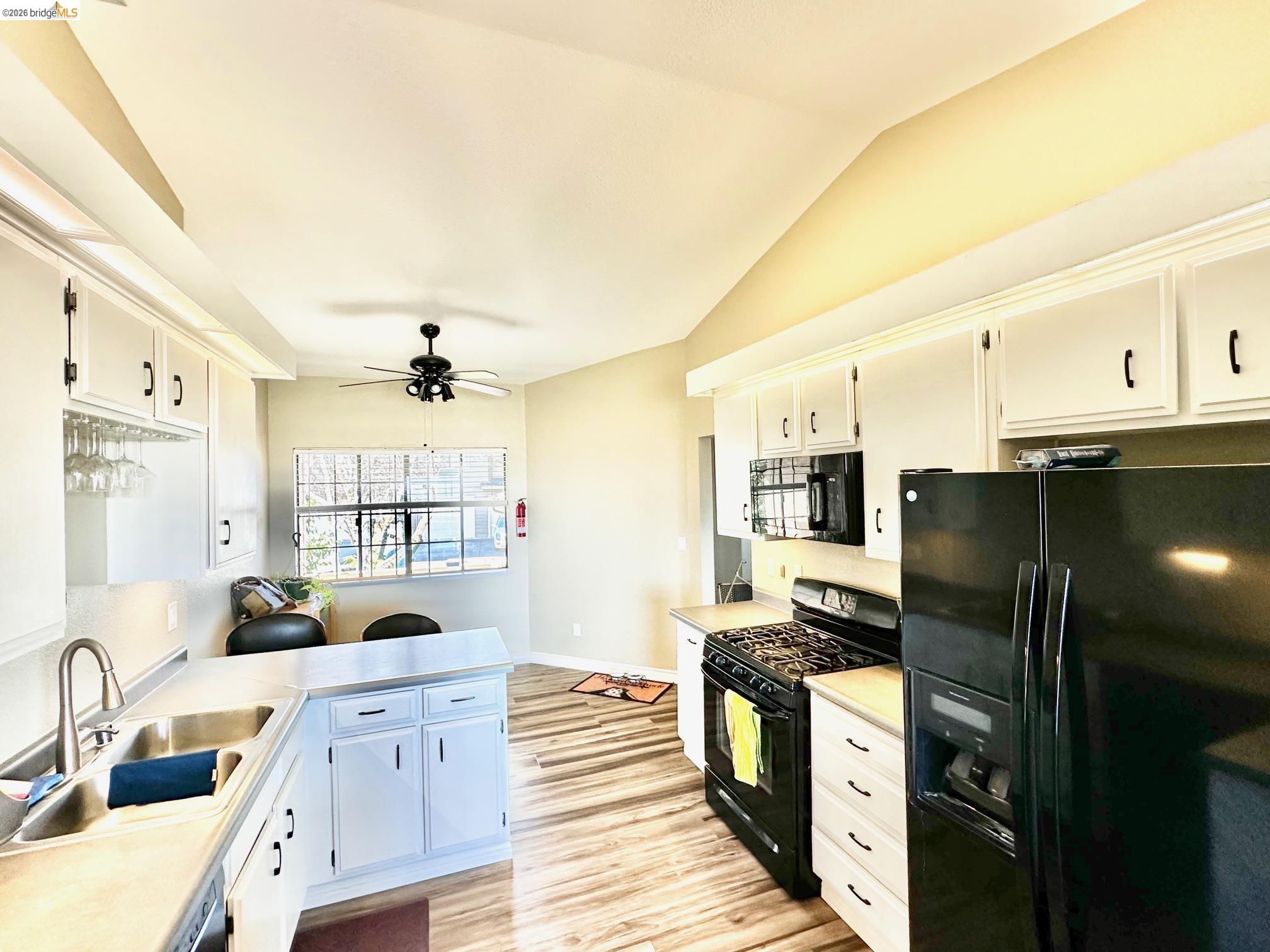 222 Manuel Court Bay Point, CA 94565 - Photo 9 of 48