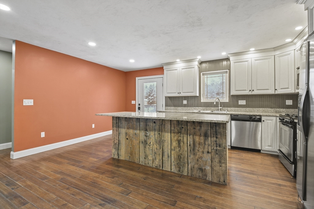 58 Rivulet Street Uxbridge, MA 01569 - Photo 8 of 38 Gallery Image 8