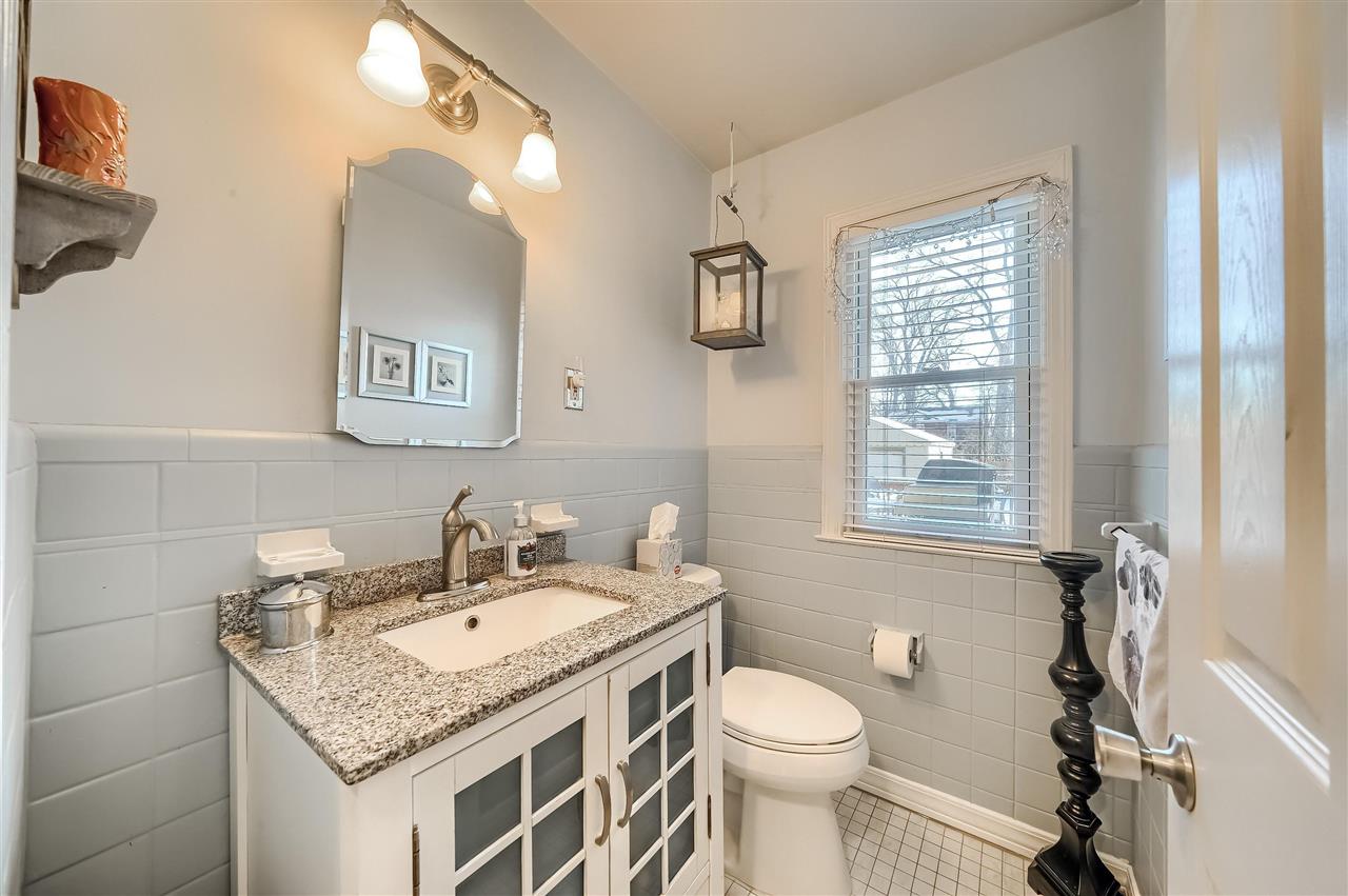 1861 Broadstone Road Grosse Pointe, MI 48236 - Photo 33 of 59 50065770-32.JPG