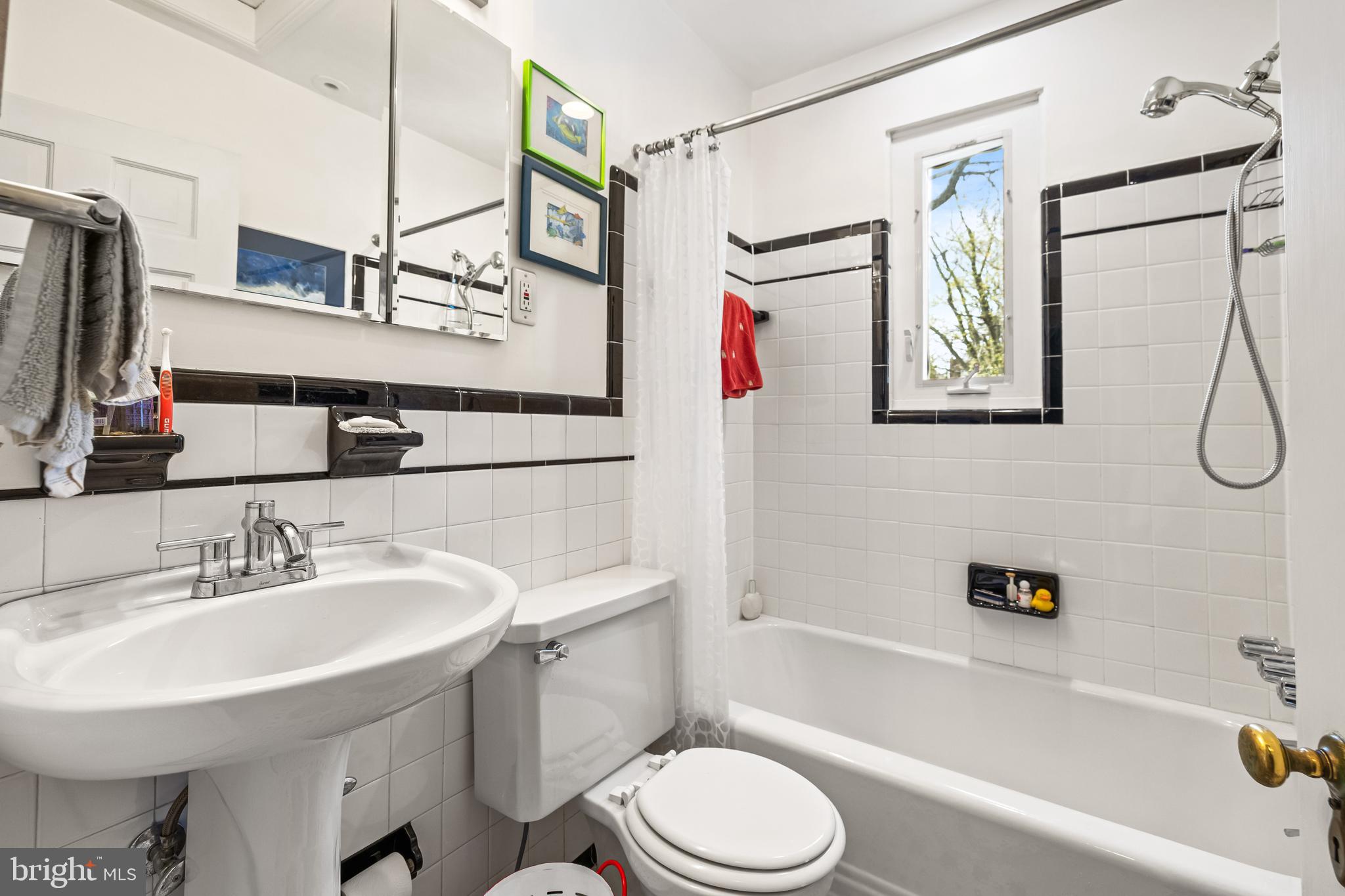 4408 Sedgwick Road Baltimore, MD 21210 - Photo 23 of 32 Upper Level Bath