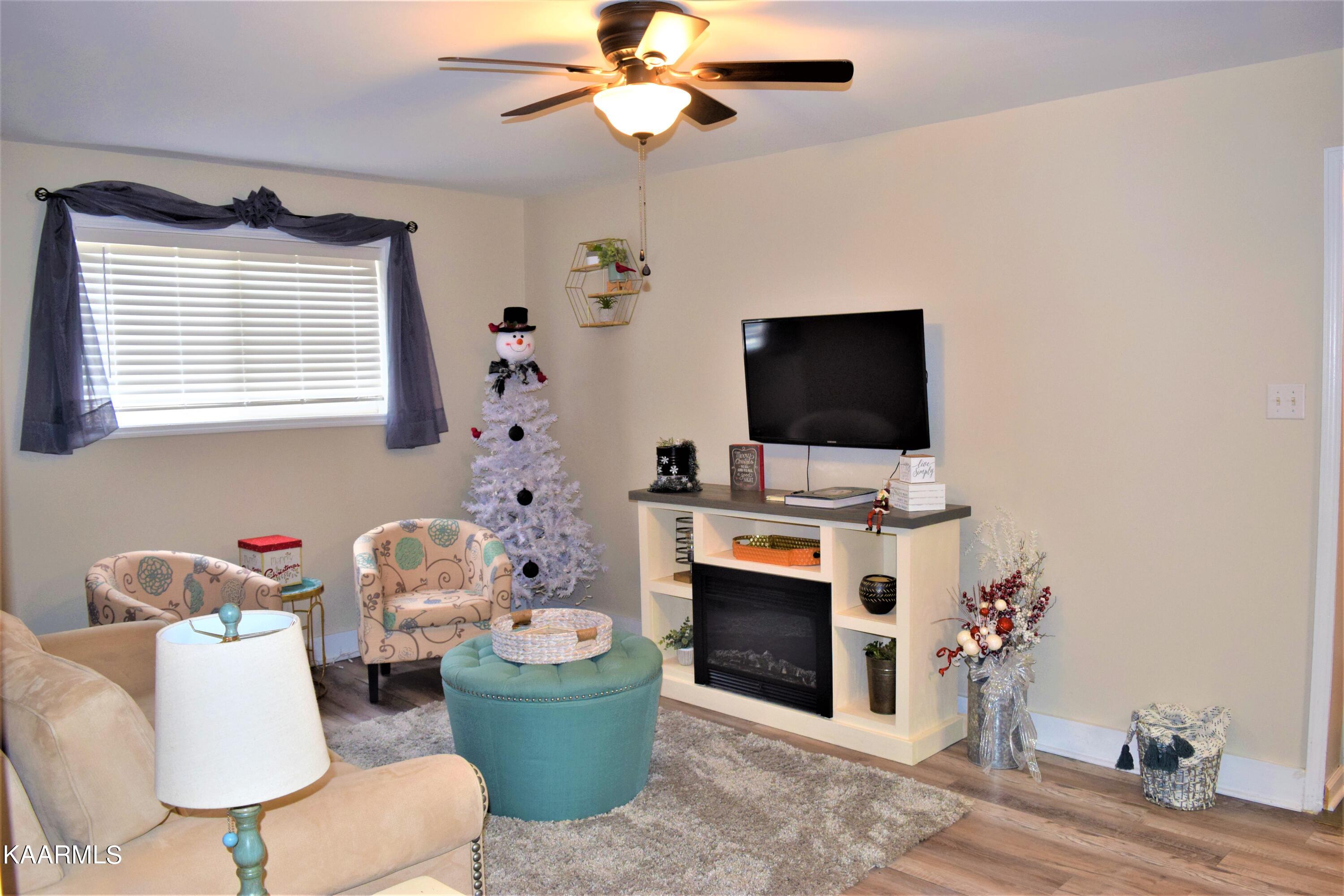 1249 McCarter Hollow Road Sevierville, TN 37862 - Photo 11 of 24 Livingroom 1