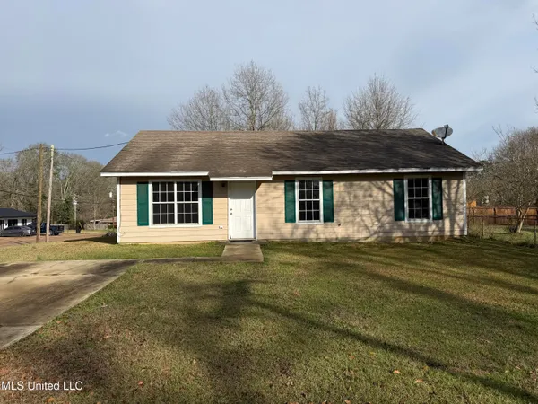 $129,900 | 211 Southwest 3rd Street, Magee, MS 39111