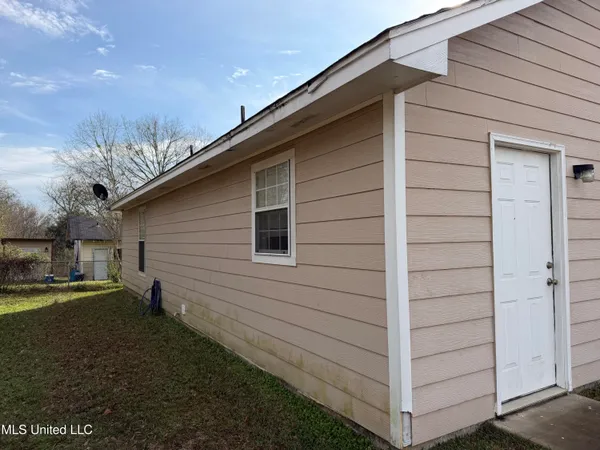 $129,900 | 211 Southwest 3rd Street, Magee, MS 39111