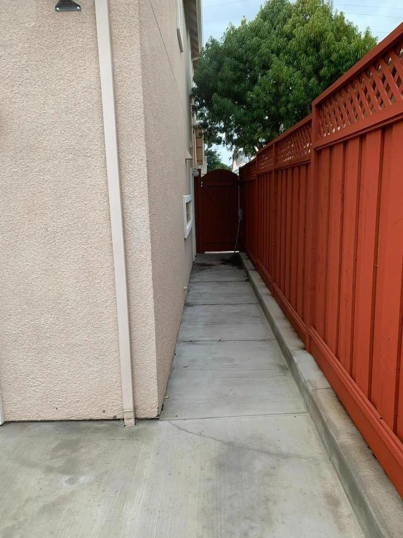 1007 Fitzgerald Street Salinas, CA 93906 - Photo 20 of 22 a view of a wooden fence