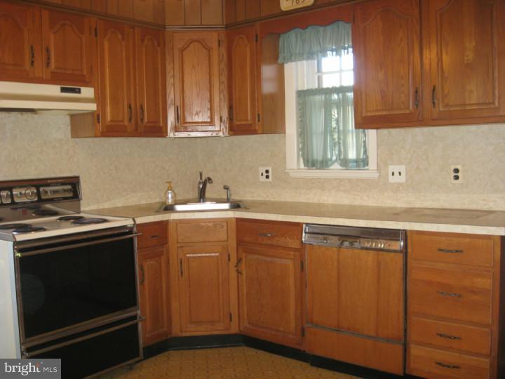 22 Fairfield Road Havertown, PA 19083 - Photo 4 of 12 Kitchen